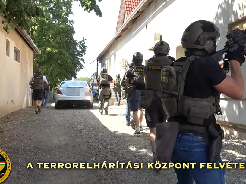 Filmbe illő színjátékkal verte át az áldozatait a Budapest környéki ingatlanmaffia: a János kórház belgyógyászatán is volt beépített emberük