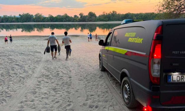 Dunakeszinél elmerült egy ember – A sekélyből a hirtelen mélyülő Dunába gyalogolt a társaság, tragédia lett belőle