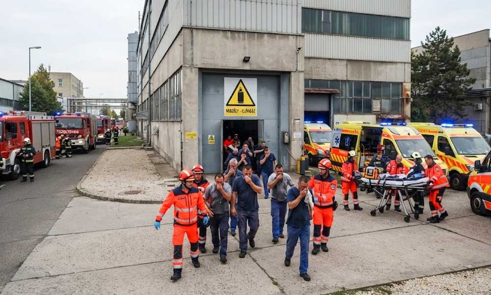 Menekítették az embereket – Klórgáz szivárgott a 9. kerületi Illatos úti vegyi üzemben, hat embert kórházba szállítottak