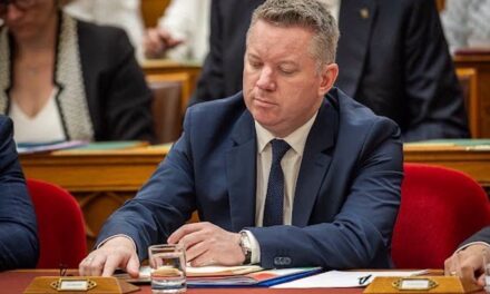 Pósfai Gábor: szigorítjuk a távoltartási és a közlekedési szabályokat