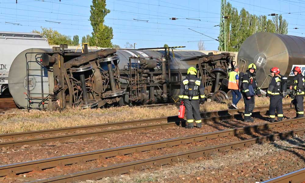 Veszélyes anyagot szállító vonat siklott ki Rákoson, órákra megbénult a vasúti forgalom a főváros keleti kapujában