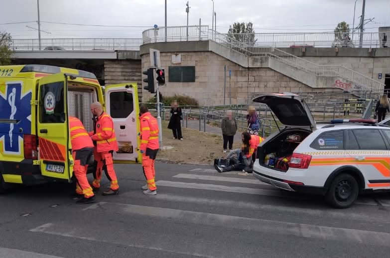 Rolleres baleset Óbudán: egy fiatal fiút gázoltak el a zebránál