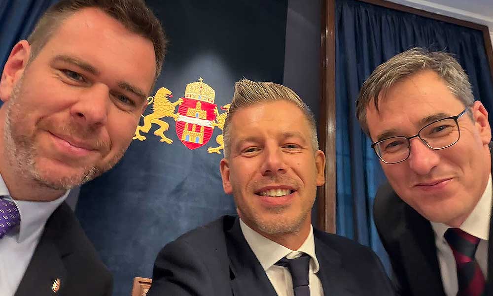 Összeállt a nagy hármas, itt a mai budapesti csúcstalálkozó eredménye: 120 milliárdot kap a főváros a kormánytól, elkerüli a csődöt, a kerületektől elveszik a parkolási bevételeket, ebből utakat újít fel a Városháza