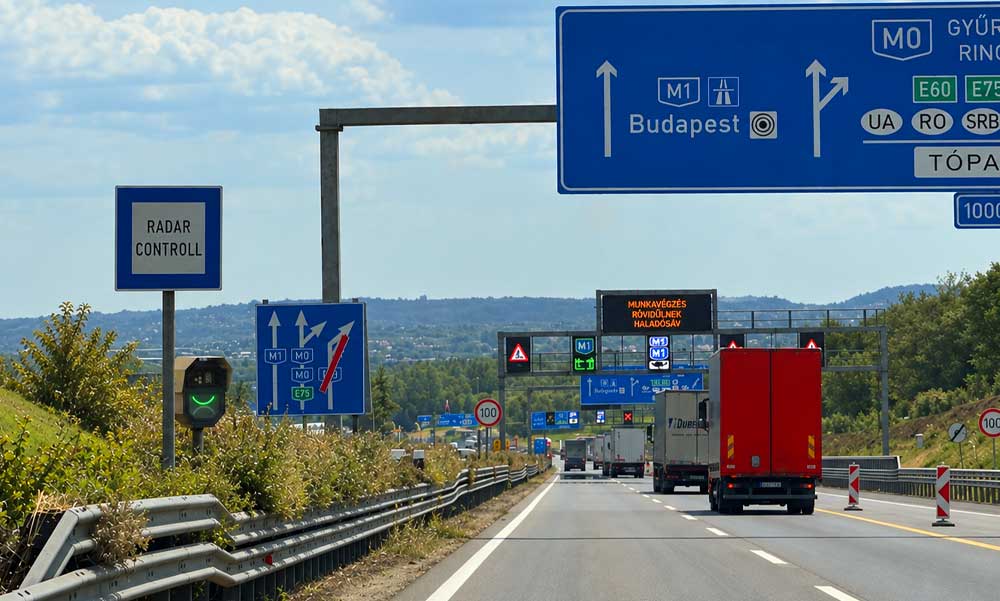 Durván kaszálnak az új, mosolygós traffipaxok – Pár hét alatt közel 500 milliós bírság jött össze az M1-esen